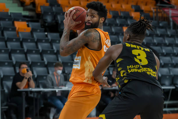 它彰显了中 它彰显了中